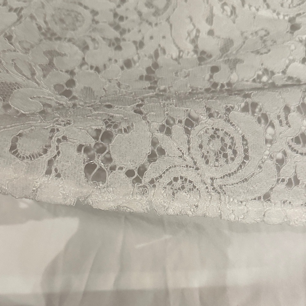NWOT Elegant White Lace Sleeveless Top - Picture 2 of 3